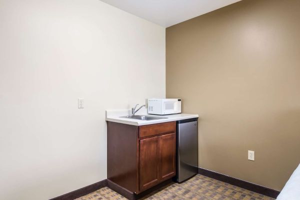 GUESTHOUSE INN & SUITES MONTESANO (Montesano)